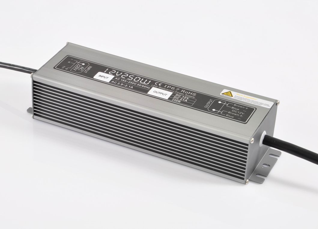 Constant Voltage Waterproof Outdoor IP67 AC 220V to DC 12V LED Power Driver with Ce RoHS